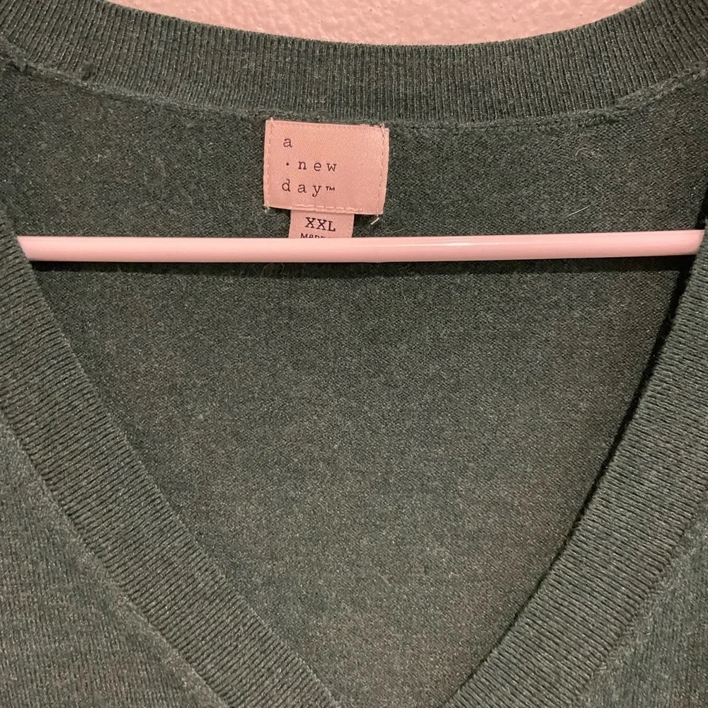 Green A New Day V neck lightweight sweater. Size XXL - Picture 2 of 5